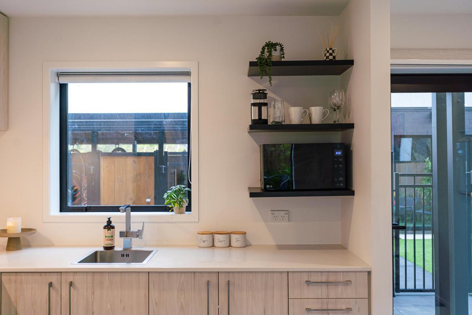 Modern 2 Bedroom Townhouse In Cbd With Parking! Sleeps 5 Christchurch Exterior photo