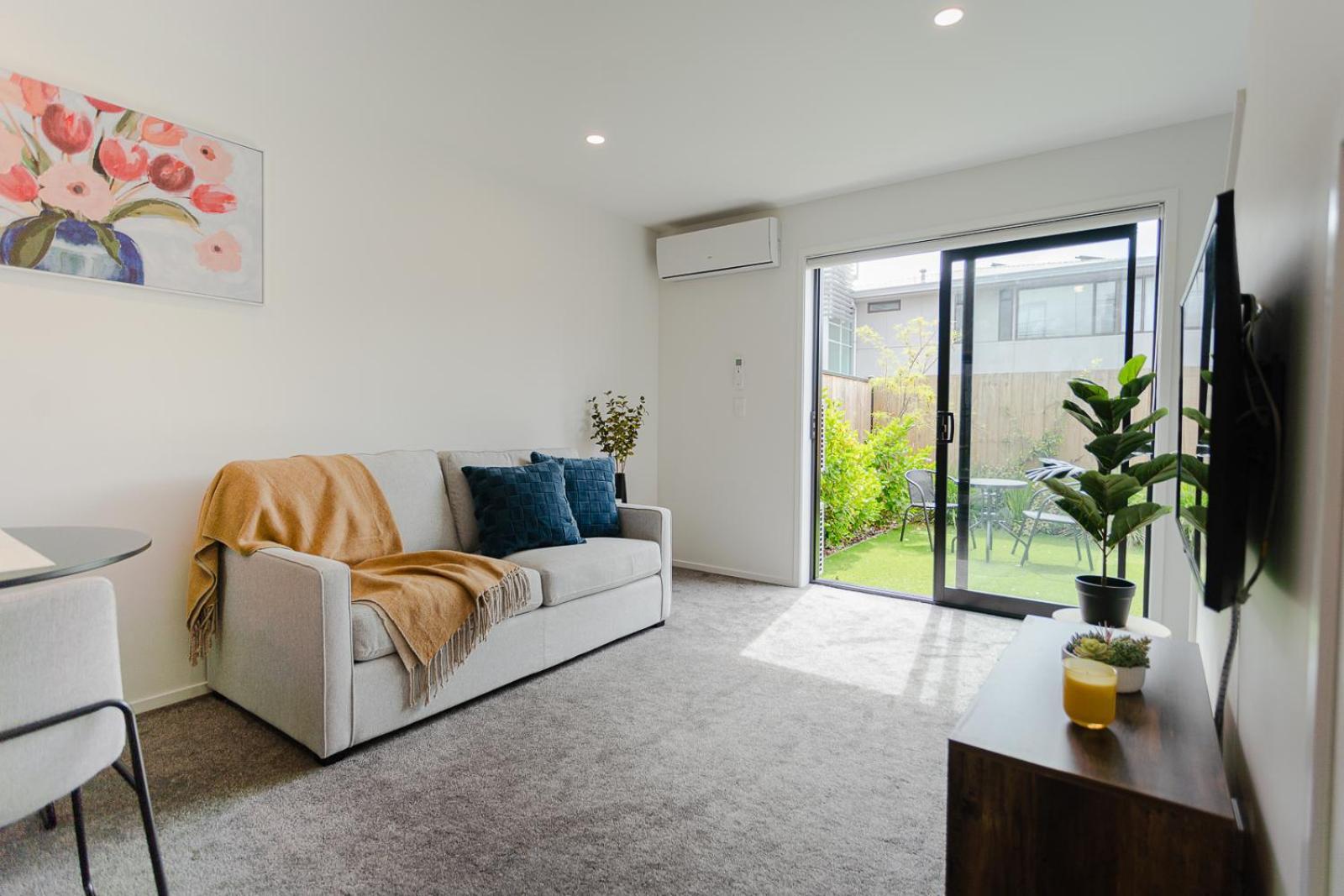 Modern 2 Bedroom Townhouse In Cbd With Parking! Sleeps 5 Christchurch Exterior photo