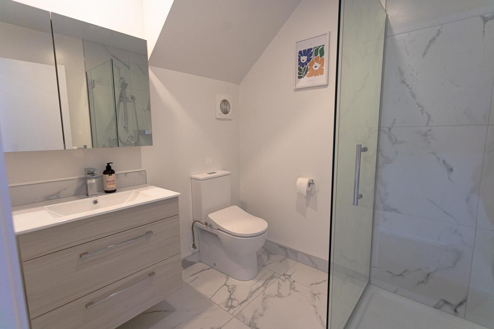 Modern 2 Bedroom Townhouse In Cbd With Parking! Sleeps 5 Christchurch Exterior photo