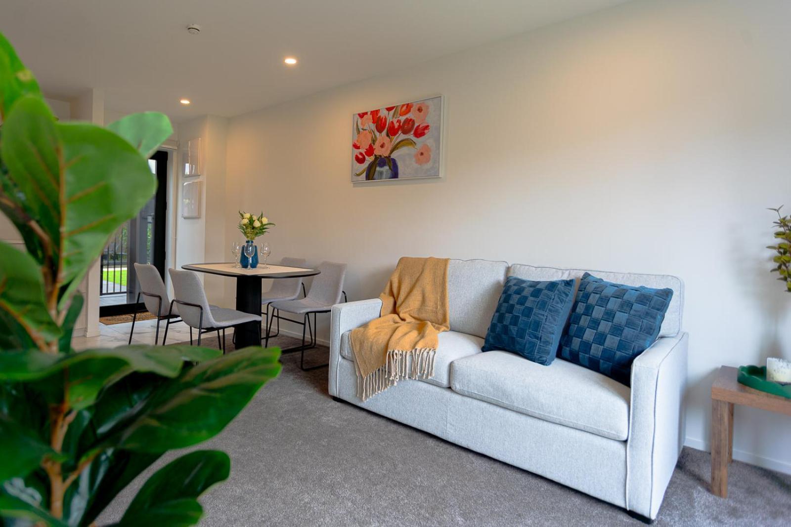 Modern 2 Bedroom Townhouse In Cbd With Parking! Sleeps 5 Christchurch Exterior photo